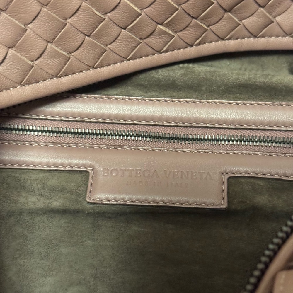 Bottega Veneta Mauve Woven Leather Shoulder Bag - Picture 5 of 10
